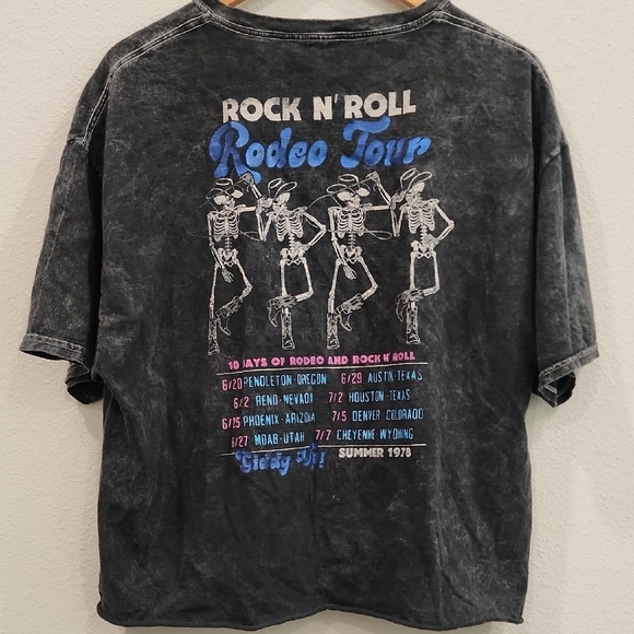 Fifth Sun Black Graphic Boxy Crop Top - Picture 2 of 6